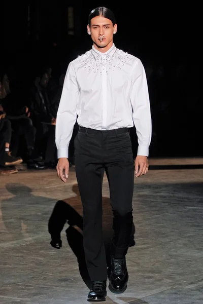 Look 46